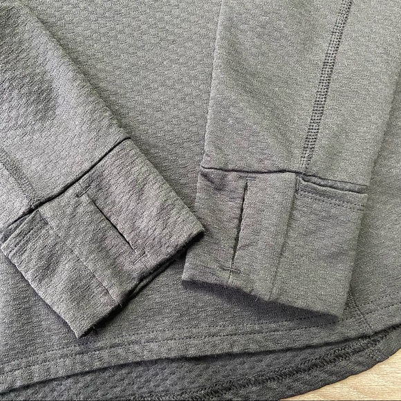 The North Face Lightweight Vaporwick Hoodie - Picture 11 of 16